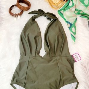 Style box NWT Sm One piece halter swimsuit vacation style box